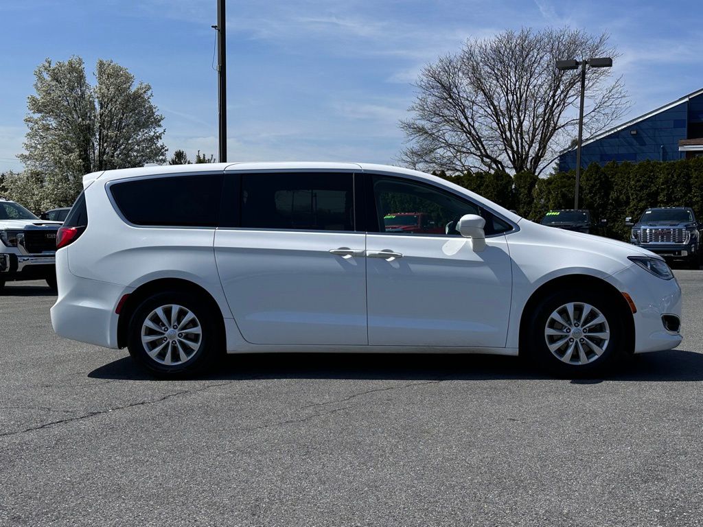 Used 2018 Chrysler Pacifica - photo 5