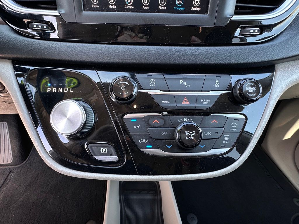 Used 2018 Chrysler Pacifica - photo 34