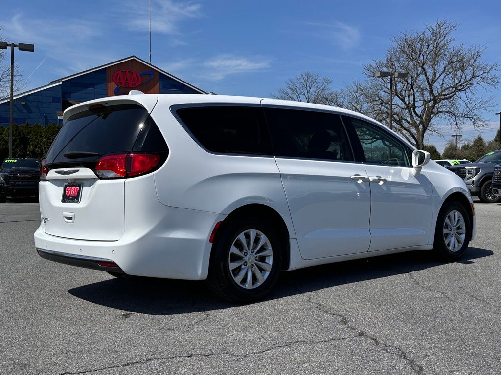 Used 2018 Chrysler Pacifica - photo 11