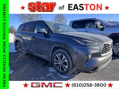 Used 2021 Toyota Highlander - photo 1