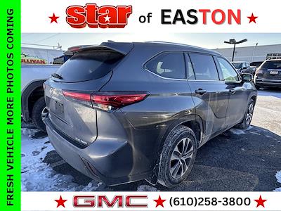 Used 2021 Toyota Highlander - photo 1