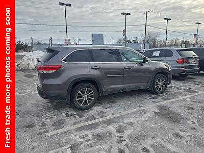Used 2019 Toyota Highlander - photo 1