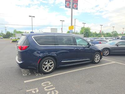 2017 Chrysler Pacifica FWD Minivan for sale #Q960184B - photo 2