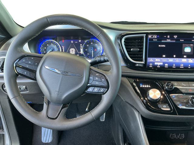 Used 2025 Chrysler Pacifica - photo 14