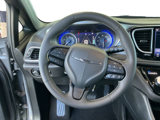 Used 2025 Chrysler Pacifica - photo 15