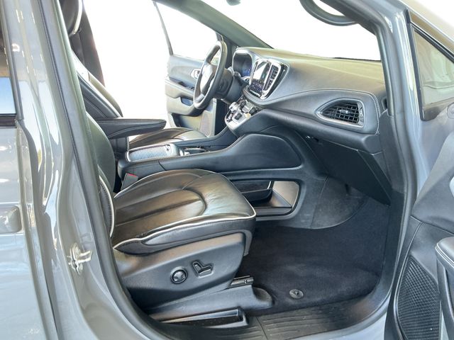 Used 2025 Chrysler Pacifica - photo 19