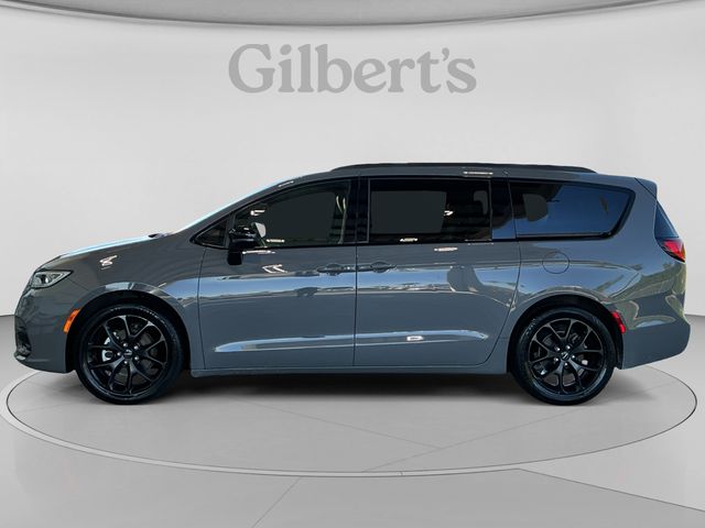 Used 2025 Chrysler Pacifica - photo 2