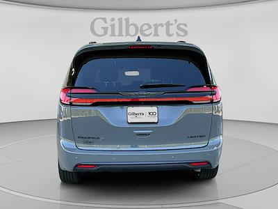 Used 2025 Chrysler Pacifica - photo 1