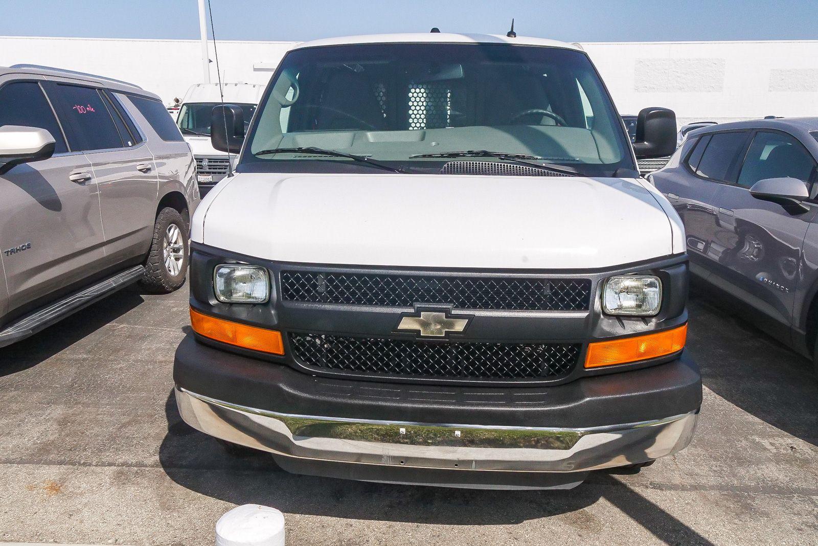 Used 2014 Chevrolet Express 2500 - photo 5