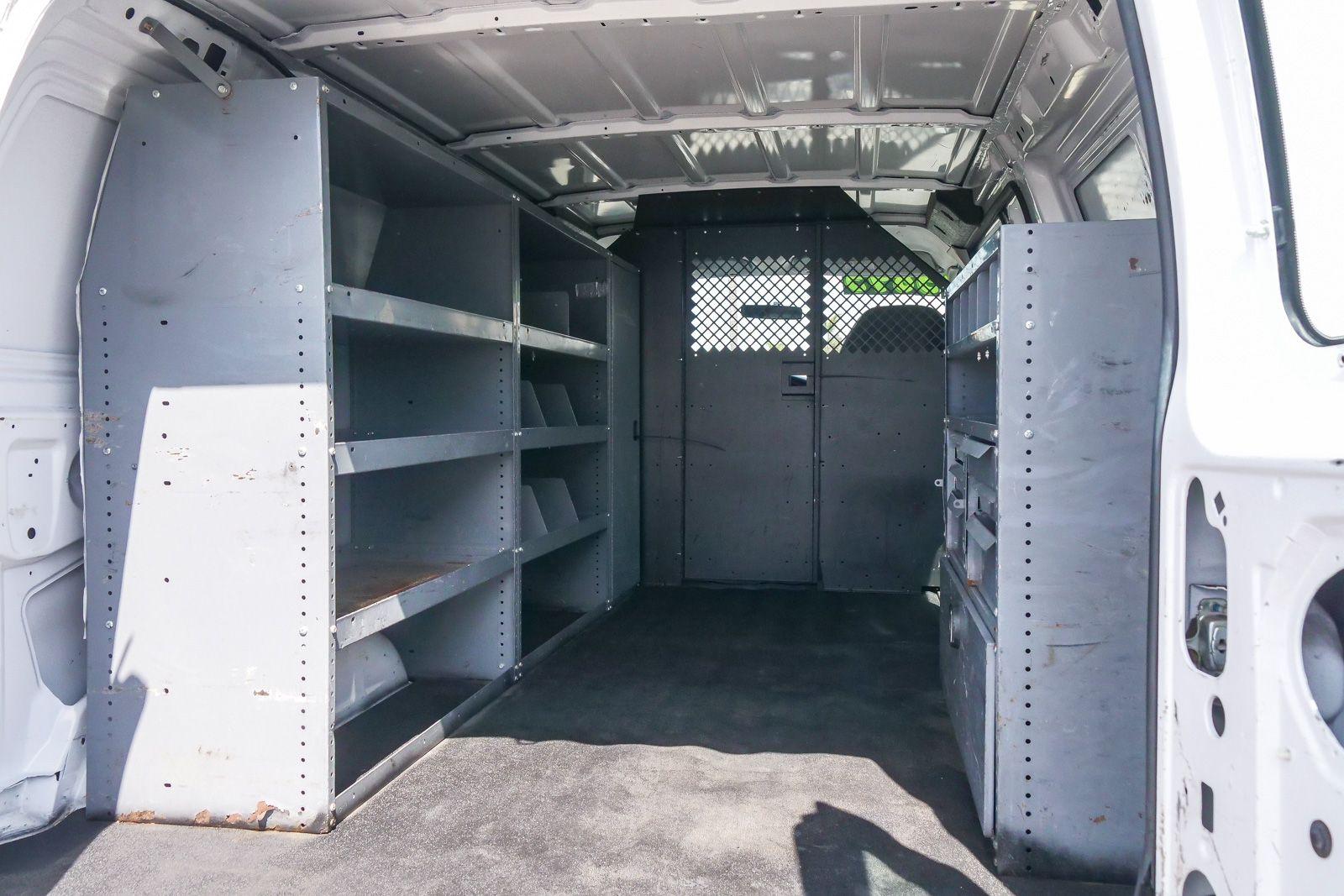 Used 2008 Ford E-350 - photo 2