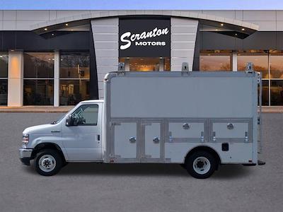 Used 2022 Ford E-350 - photo 1