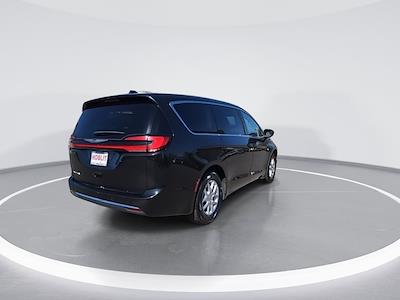 Used 2023 Chrysler Pacifica - photo 1