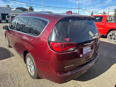 2017 Chrysler Pacifica FWD Minivan for sale #26245 - photo 2