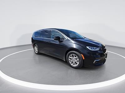 2023 Chrysler Pacifica FWD Minivan for sale #26298 - photo 2