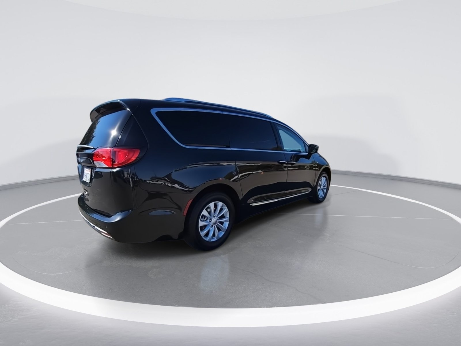 Used 2019 Chrysler Pacifica - photo 2