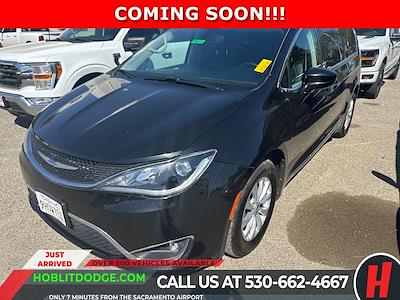 2019 Chrysler Pacifica FWD Minivan for sale #26513 - photo 1