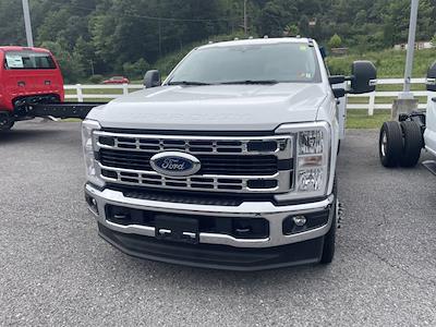 New 2025 Ford F-350 XL Crew Cab 4WD Cab Chassis for sale #25F406 - photo 2