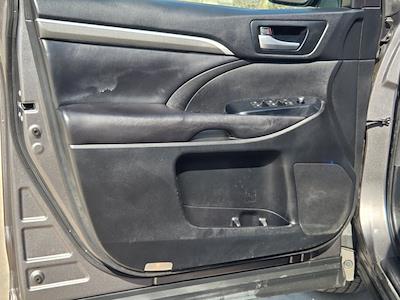Used 2017 Toyota Highlander - photo 1