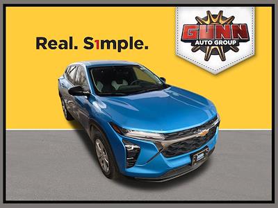 Used 2025 Chevrolet Trax - photo 1