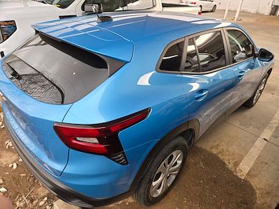 Used 2025 Chevrolet Trax - photo 1