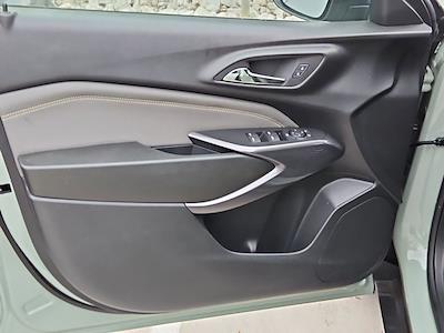 Used 2024 Chevrolet Trax - photo 1