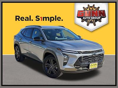 Used 2025 Chevrolet Trax - photo 1