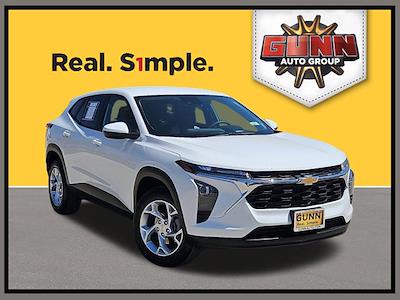 Used 2025 Chevrolet Trax - photo 1