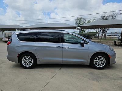 Used 2021 Chrysler Voyager - photo 1