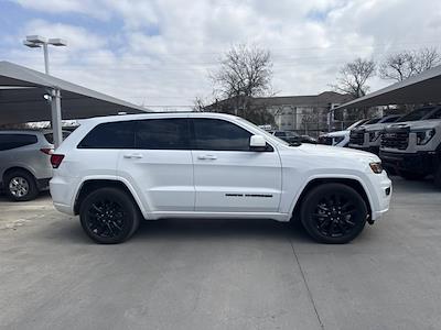 Used 2018 Jeep Grand Cherokee - photo 1