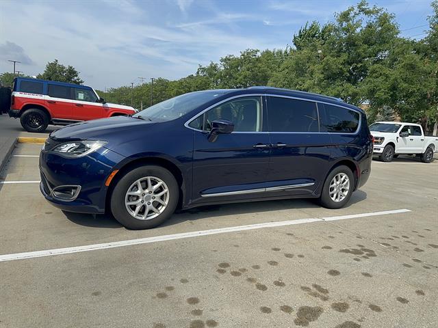 Used 2020 Chrysler Pacifica - photo 2