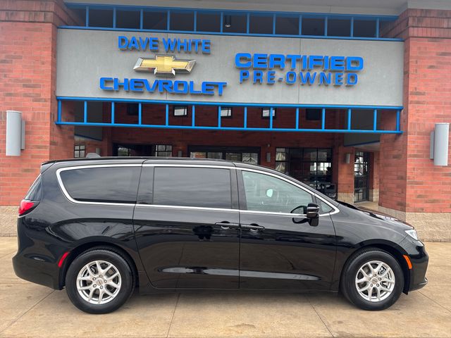 Used 2025 Chrysler Pacifica - photo 12