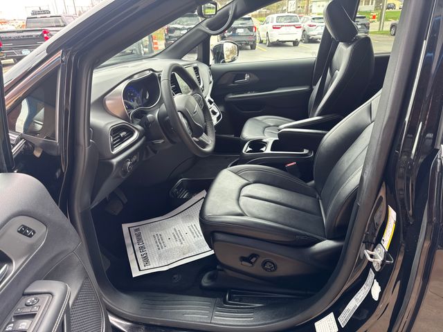 Used 2025 Chrysler Pacifica - photo 13