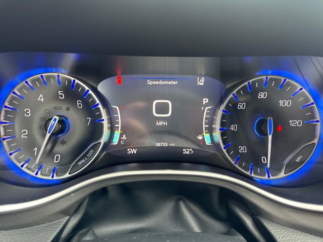 Used 2025 Chrysler Pacifica - photo 16