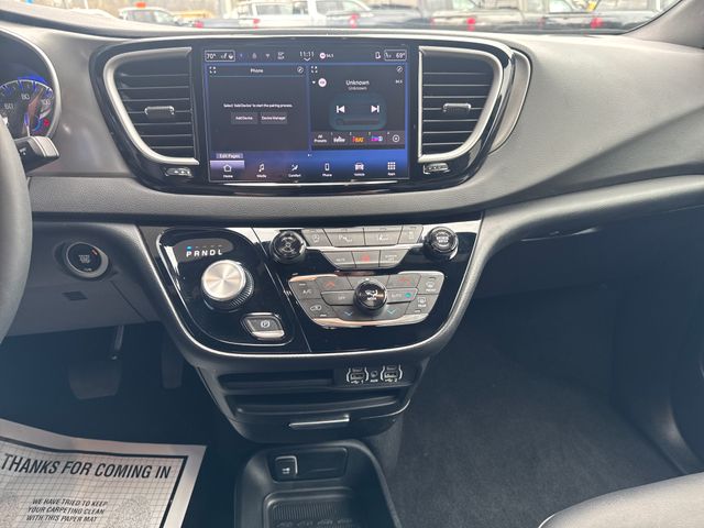 Used 2025 Chrysler Pacifica - photo 19