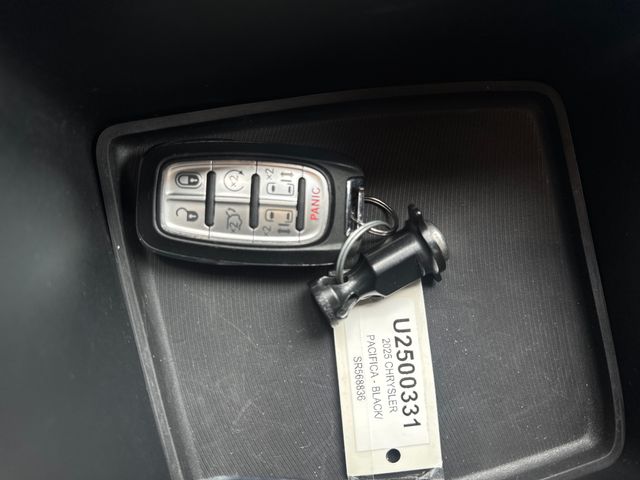 Used 2025 Chrysler Pacifica - photo 24