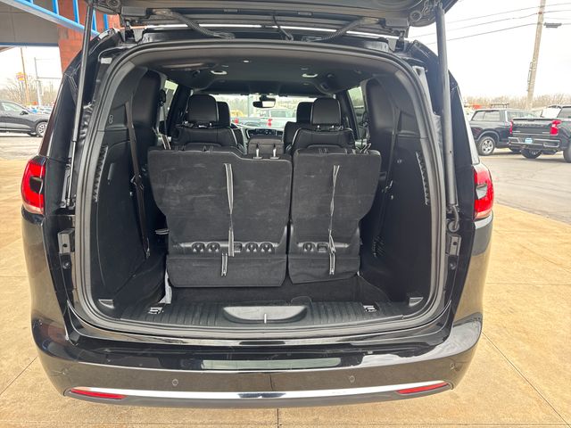 Used 2025 Chrysler Pacifica - photo 25