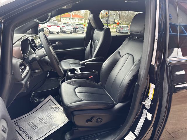 Used 2025 Chrysler Pacifica - photo 29