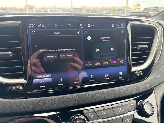 Used 2025 Chrysler Pacifica - photo 6