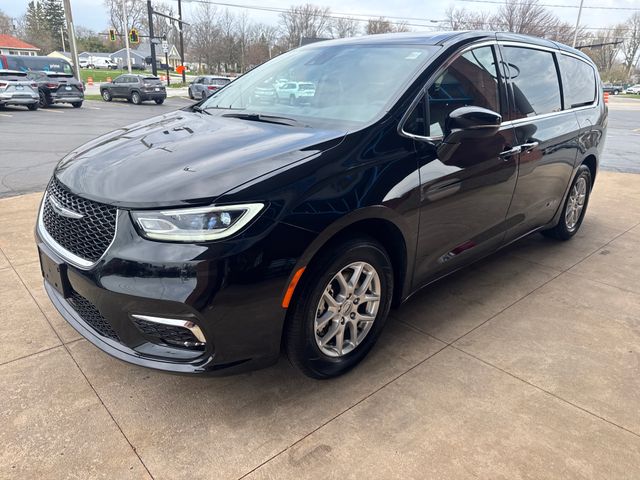 Used 2025 Chrysler Pacifica - photo 7