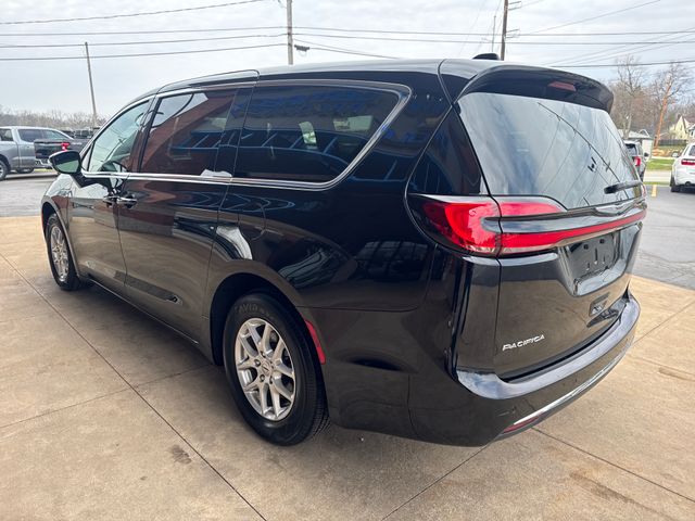 Used 2025 Chrysler Pacifica - photo 9
