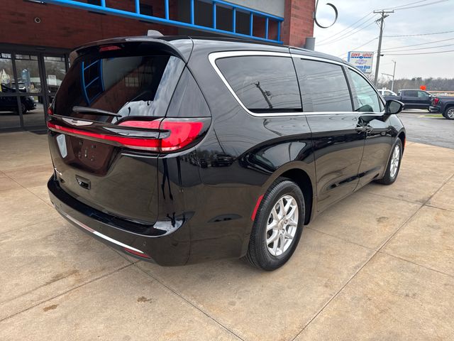 Used 2025 Chrysler Pacifica - photo 11