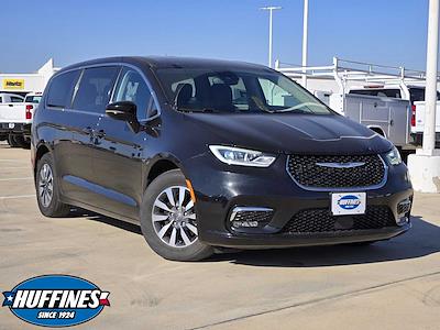 Used 2024 Chrysler Pacifica - photo 1