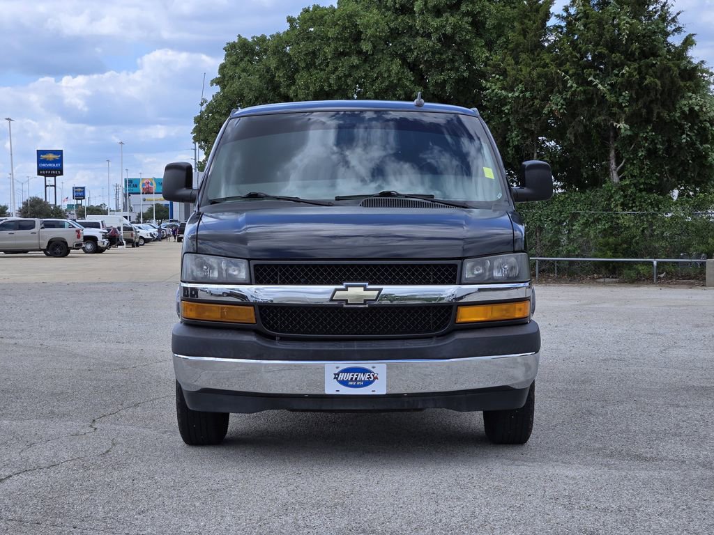 Used 2018 Chevrolet Express 2500 - photo 2