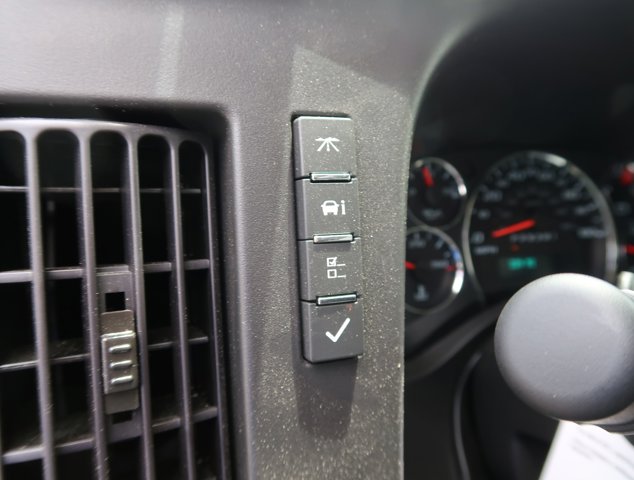 New 2025 Summit White Chevrolet  image 22