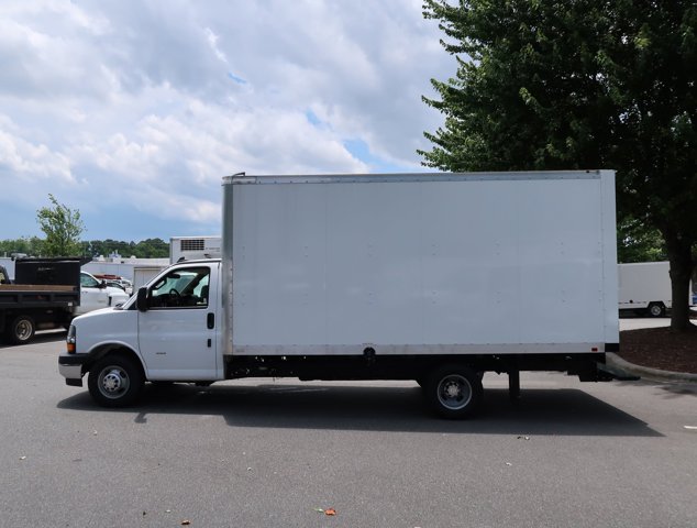 New 2025 Summit White Chevrolet  image 6