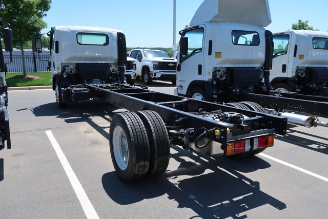 New 2025 Arc White Chevrolet  image 5