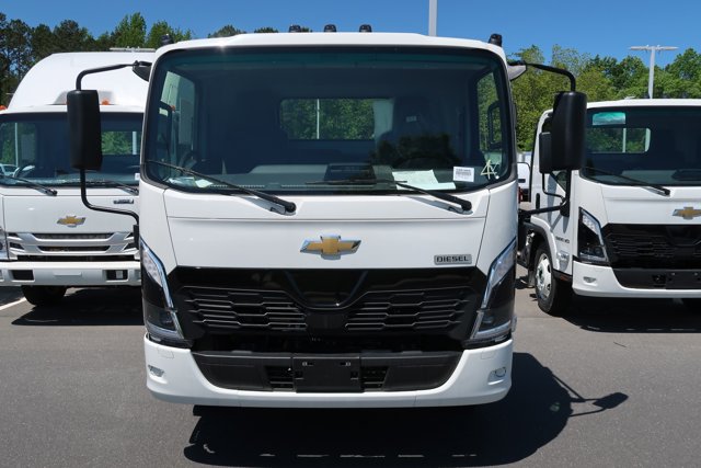 New 2025 Arc White Chevrolet  image 3