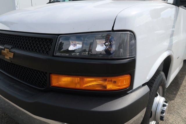 New 2025 Summit White Chevrolet  image 6