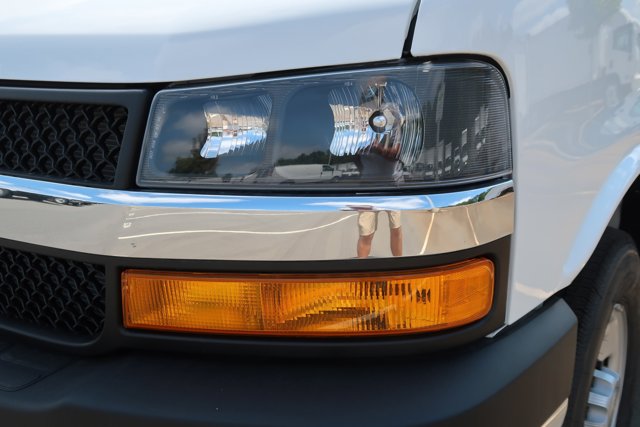 New 2025 Summit White Chevrolet  image 7