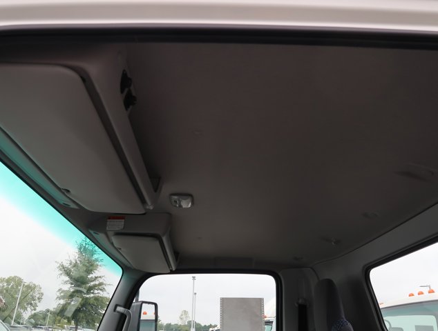 New 2025 Arc White Chevrolet  image 10